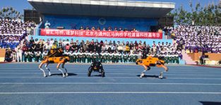 凌天攜帶四足機器狗、偵檢無人機等高精尖裝備走進校園，助力北京通州市馬駒橋學校首屆科技嘉年華