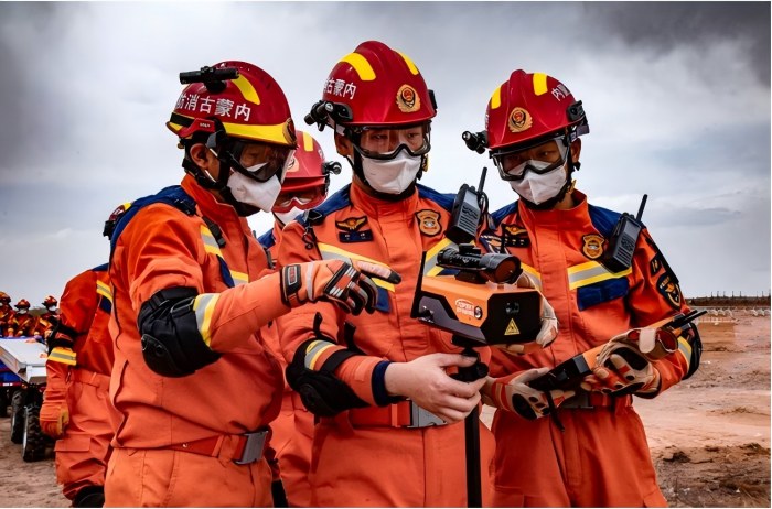 1757043546390485.jpg 內蒙古消防開展“北疆藍光·2025”全區(qū)消防救援隊伍地震災害救援實戰(zhàn)拉動演練.jpg